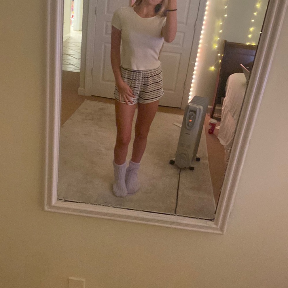 plain white fitted tee 🤍